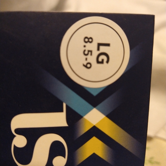 Isotoner Women's Slippers Large 8.5-9 Gray - Picture 2 of 7